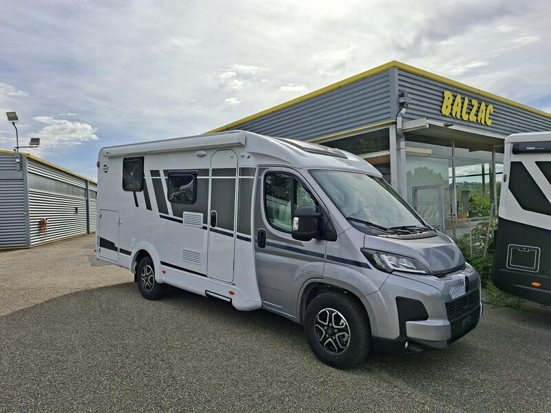 camping-car CARADO V 339 PRO + NEUF