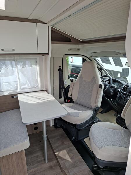 camping-car CARADO V 339 PRO + NEUF – Image 4