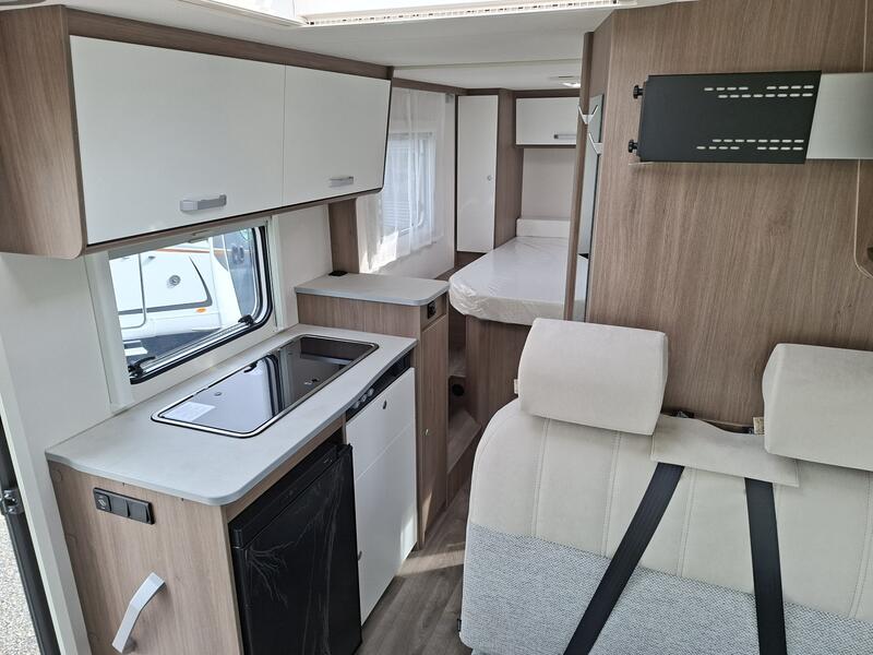 camping-car CARADO V 339 PRO + NEUF – Image 6
