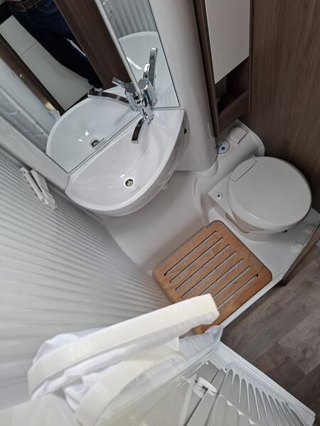 camping-car CARADO V 339 PRO + NEUF – Image 9