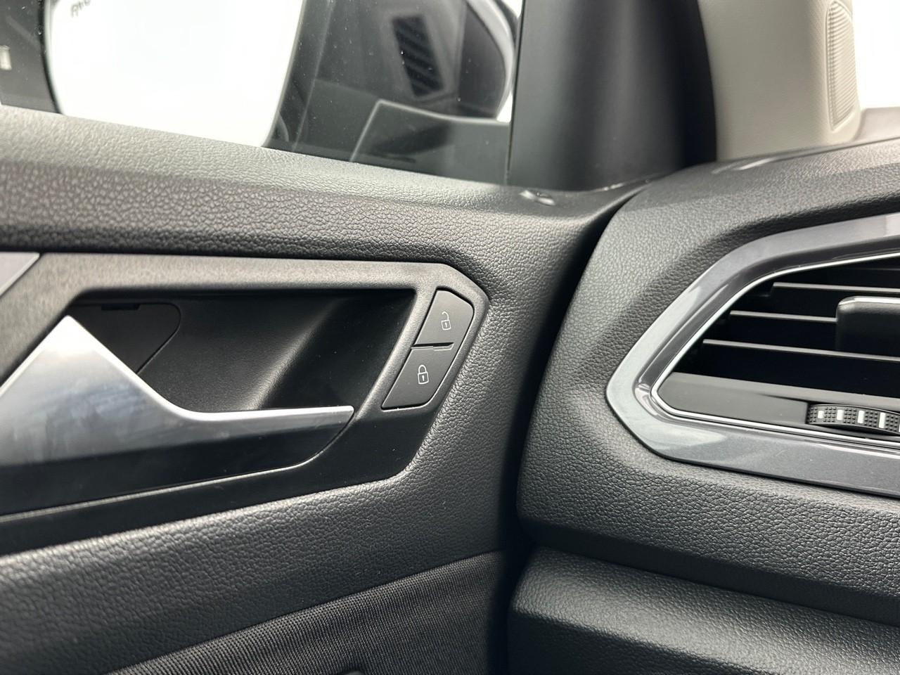 Volkswagen T-Roc – Image 18