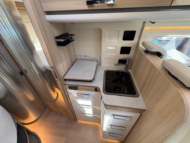 FOURGON CAMPEREVE MAGELAN 742