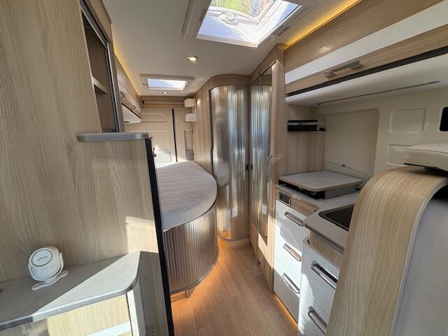 FOURGON CAMPEREVE MAGELAN 742