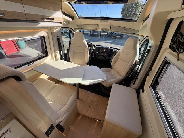 FOURGON CAMPEREVE MAGELAN 742