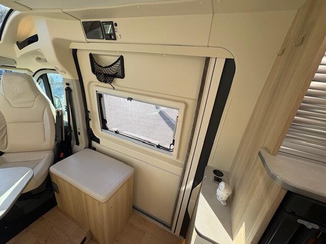 FOURGON CAMPEREVE MAGELAN 742