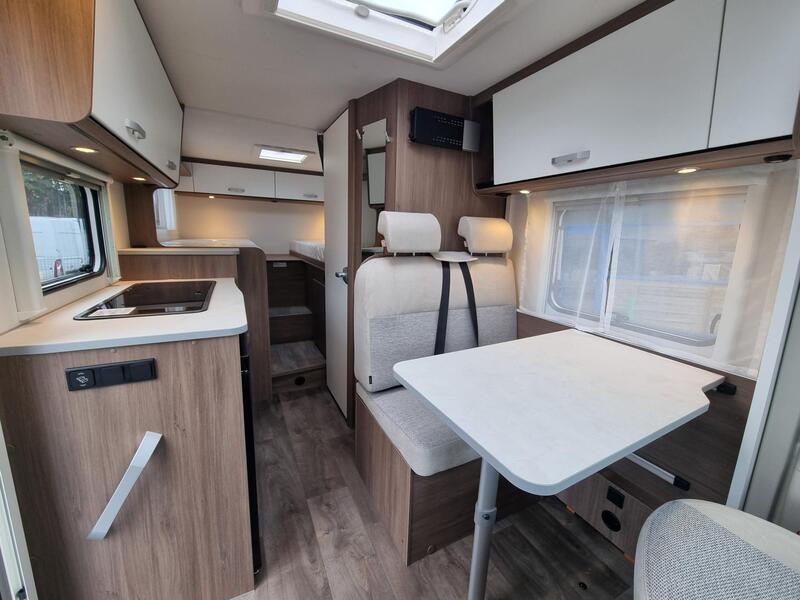 camping-car CARADO V 337 PRO + NEUF