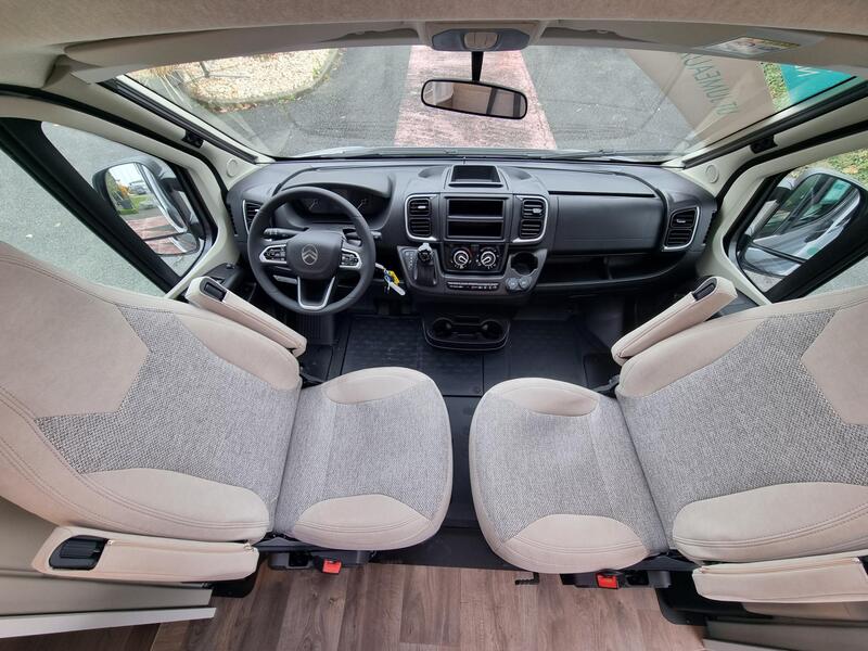 camping-car CARADO V 337 PRO + NEUF