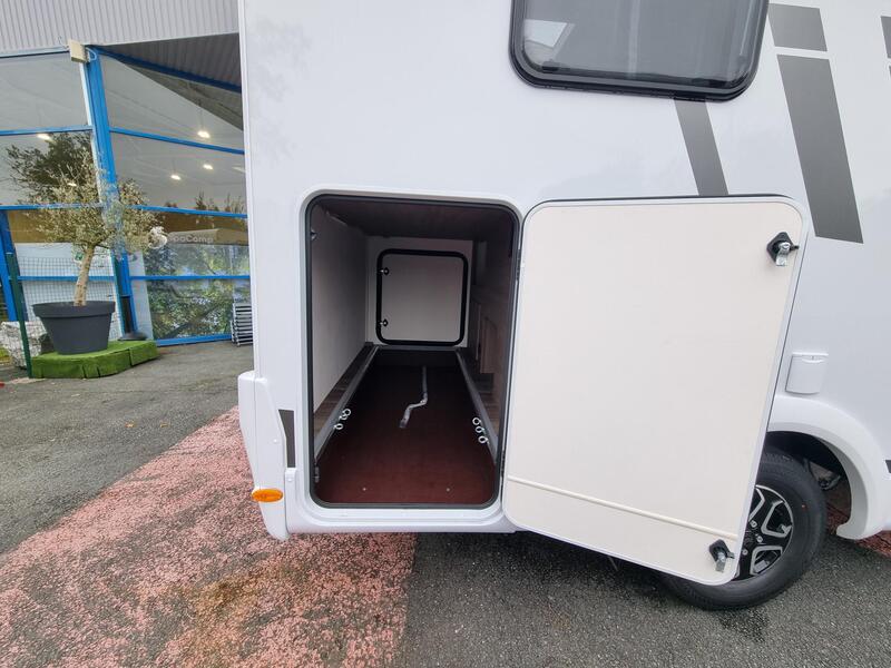 camping-car CARADO V 337 PRO + NEUF