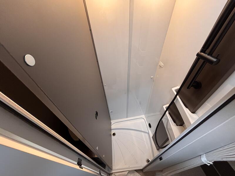 camping-car BURSTNER B66 T690G NEUF