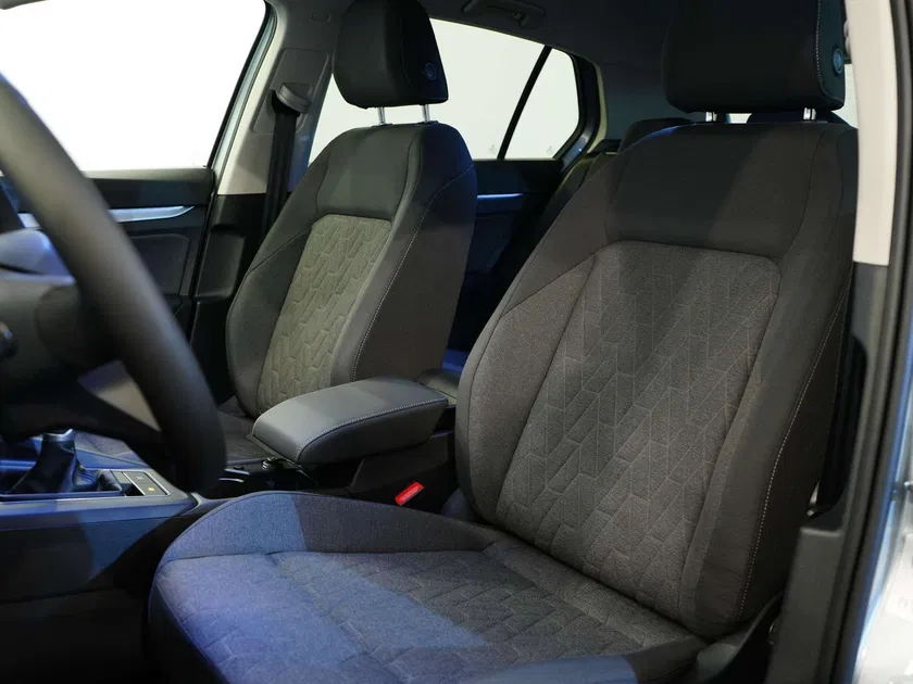 Volkswagen Golf – Image 28