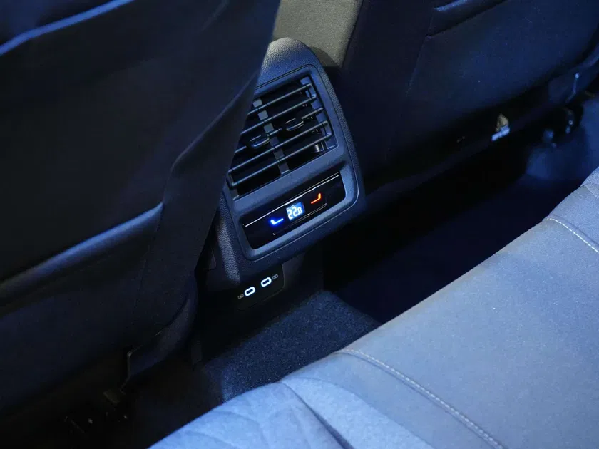 Volkswagen Golf – Image 8