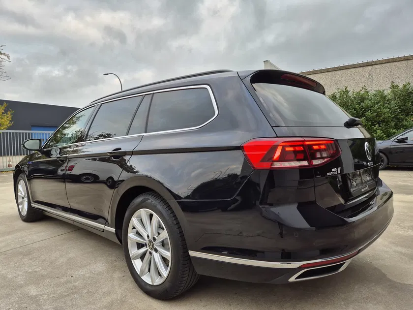 Volkswagen Passat – Image 14