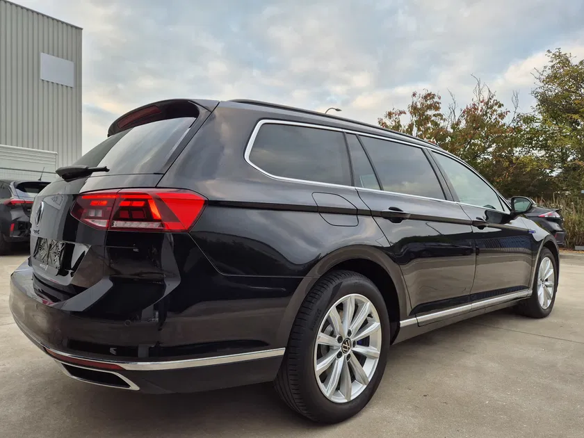 Volkswagen Passat – Image 12