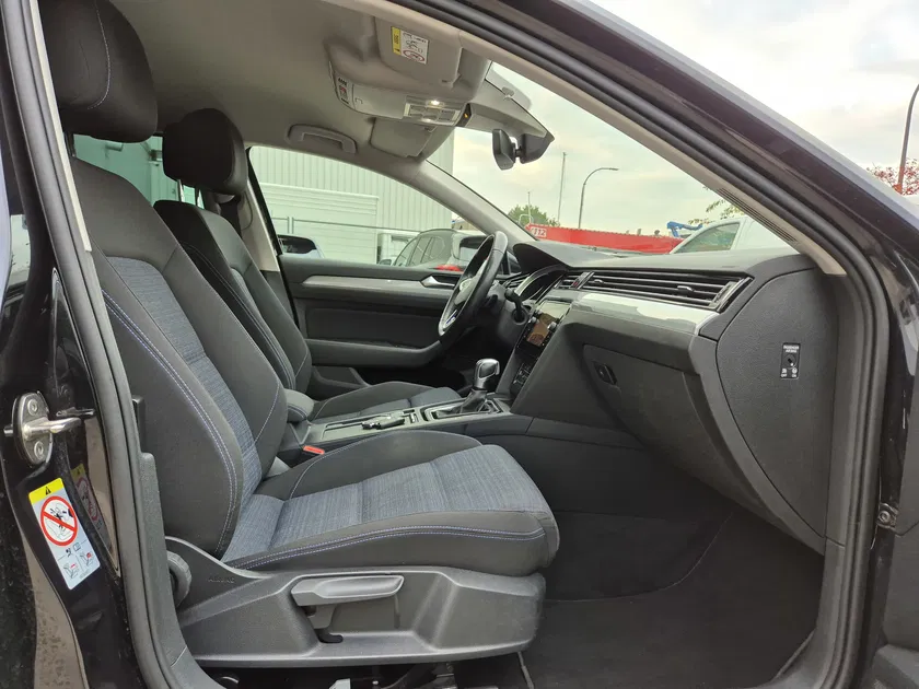 Volkswagen Passat – Image 10