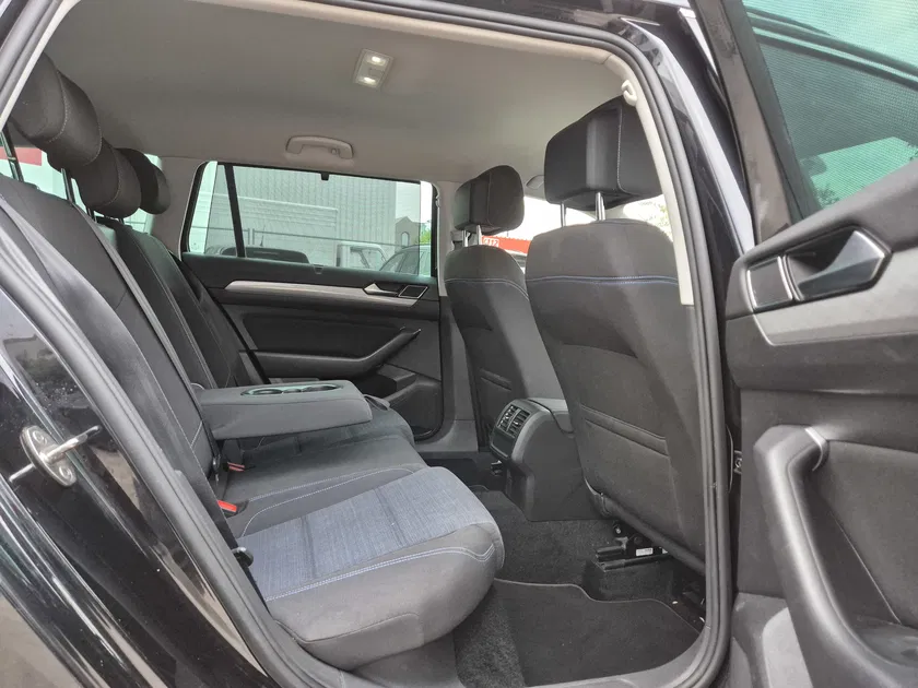Volkswagen Passat – Image 9