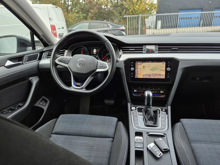 Volkswagen Passat – Image 8